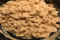 طرز تهیه ماکارونی با سس پنیر | ترکیبی ساده و پرطرفدار برای وعده‌های خانگی +ویدئو