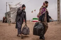 طالبان: از خروج افغان‌ها از افغانستان جلوگیری نمی‌کنیم