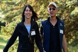 ثروتمندترین زن جهان  |   داستان‌نویس ۶۶ میلیارد دلاری
