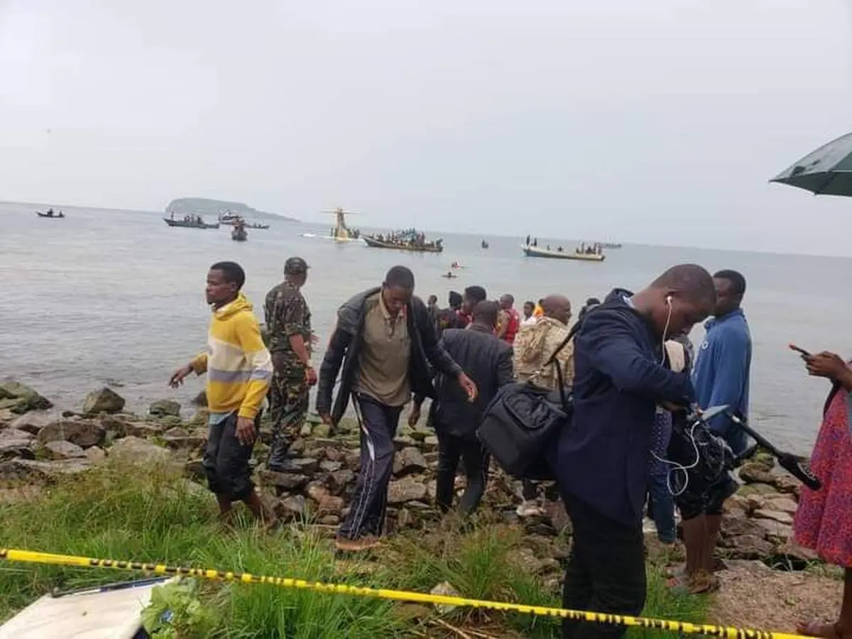 سقوط هواپیمای مسافربری | سقوط هواپیمای مسافربری در تانزانیا+ ویدئو 