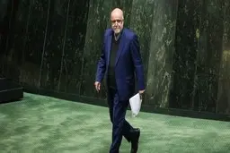 
زنگنه  |   فروش ۲.۳ میلیون بشکه نفت به شرط رفع تحریم‌هاست