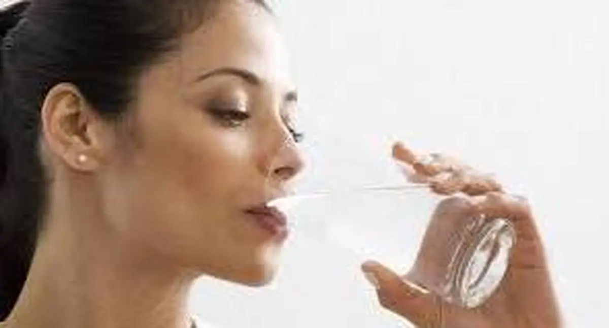خوردن آب گرم برای بدن خوب است یا بد؟ | فواید نوشیدن روزانه آب گرم 