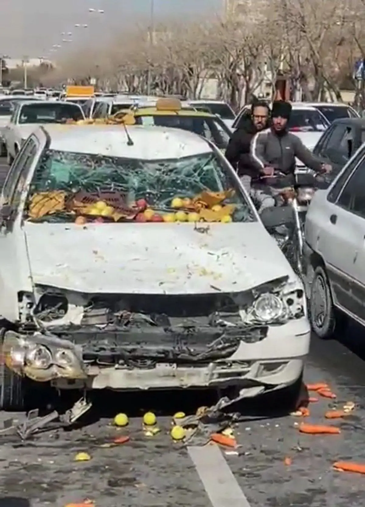 تصادف عجیب پراید با گاری در شیراز!+ویدئو