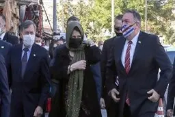 پامپئو از مسجد رستم پاشای استانبول بازدید کرد