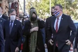 پامپئو از مسجد رستم پاشای استانبول بازدید کرد