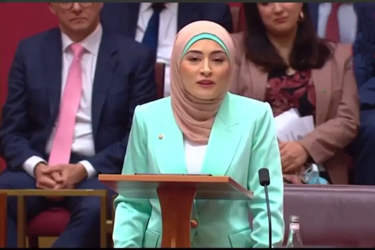 شعرخوانی شکوهمند زن افغان تبار از سعدی شیرازی + ویدئو