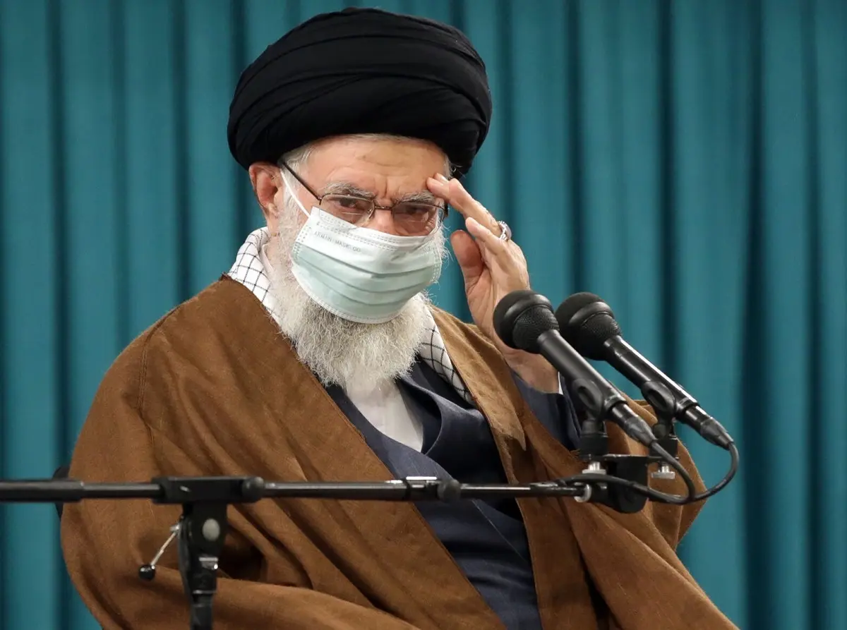 رهبر معظم انقلاب: آمریکا امروز از جایی ضربه می‌خورد که هرگز آن را محاسبه نکرده | رئیس‌جمهور قبلی و فعلی آمریکا دارند تتمه‌ی آبروی این کشور را می‌برند