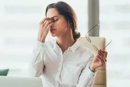 با این معجون با چشم های ضعیف خداحافظی کن | راهکاری برای تقویت چشمان ضعیف +ویدئو