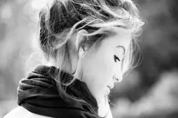 افراد قوی باید احساسات خود را کنترل کنند 