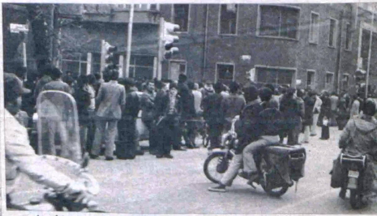 گزارشی خواندنی از سیاسی‌ترین خیابان تهرانِ ۴۲ سال پیش 