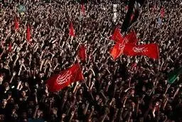 مداحان برای گرفتن اشک بیشتر از مستمعین خود از راه‌های مختلفی استفاده می‌کنند