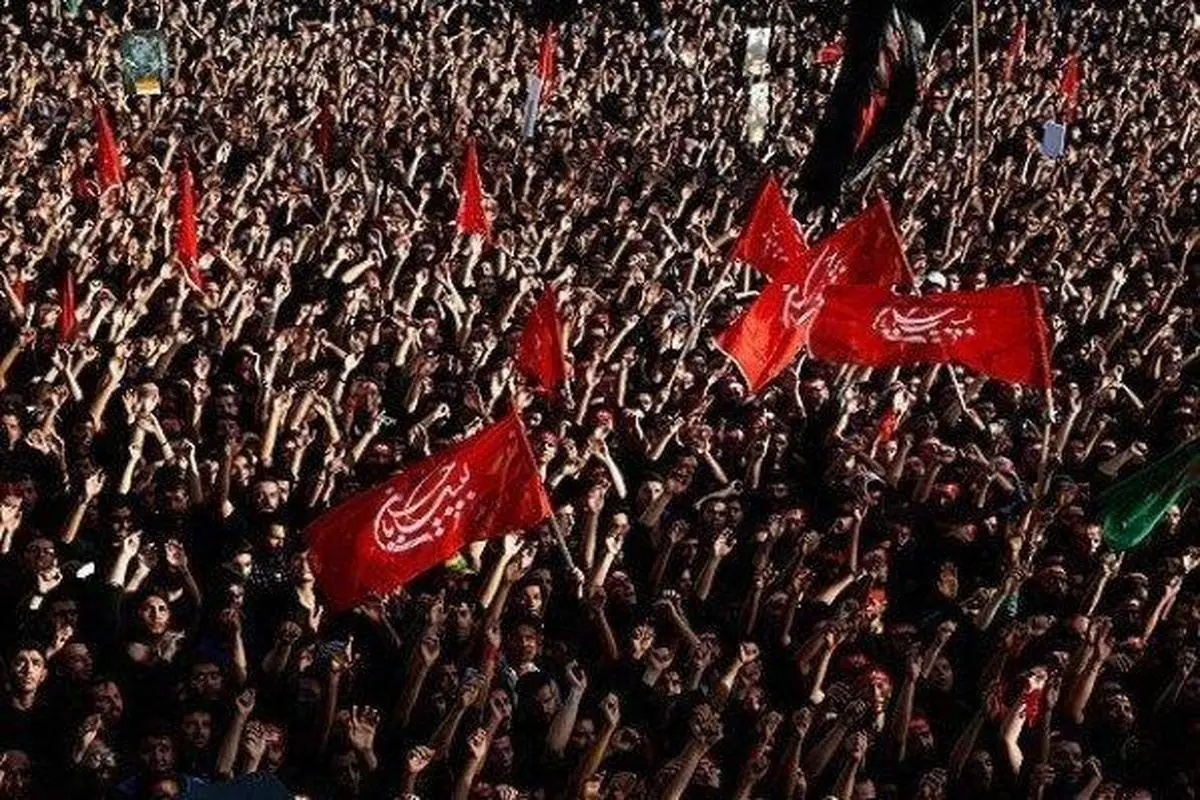 مداحان برای گرفتن اشک بیشتر از مستمعین خود از راه‌های مختلفی استفاده می‌کنند