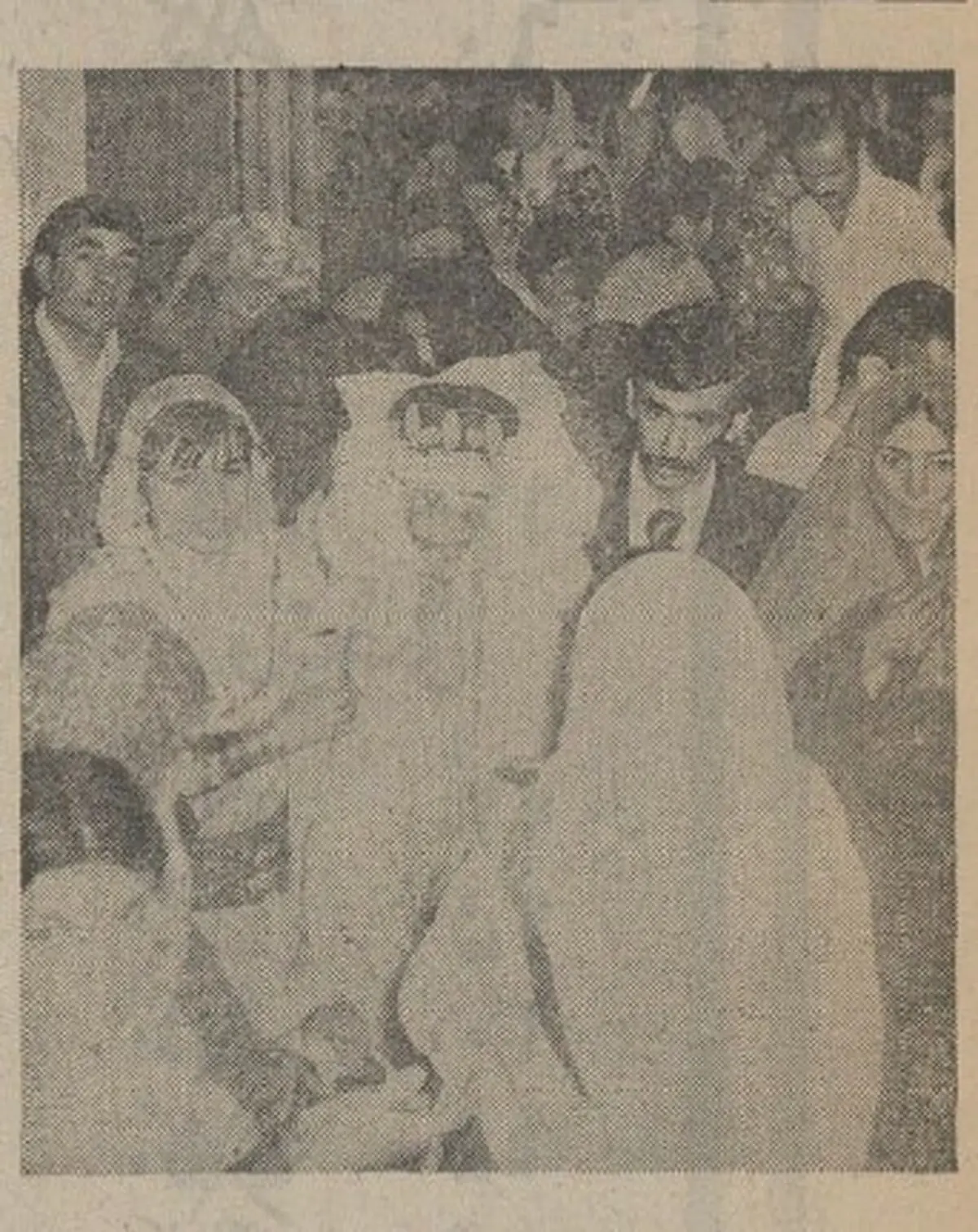 مراسم عروسی یک کارمند ساده اداره برق در سال 1352 | این عروسی با ۷هزار مهمان در ۷ شبانه‌روز خبرساز شد! + عکس