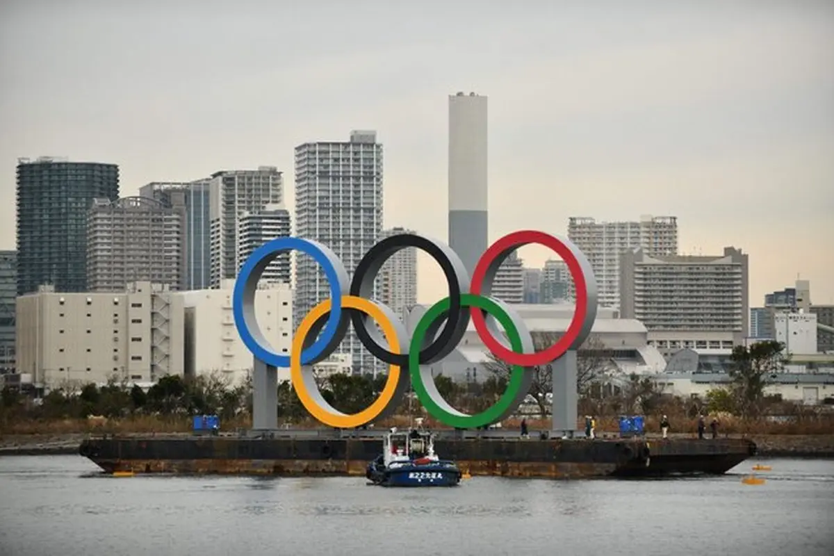 المپیک | ژاپنی ها بنای پنج حلقه المپیک را برداشتند