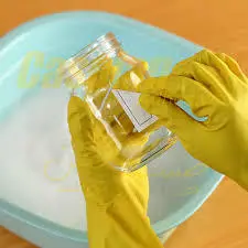 چطور چسب دور ظرف را پاک کنیم؟ | با این روش هیچ جای چسبی روی ظرف نمی مونه +ویدئو