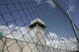 فرار تعدادی از زندانیان زندان پارسیلون خرم‌آباد 