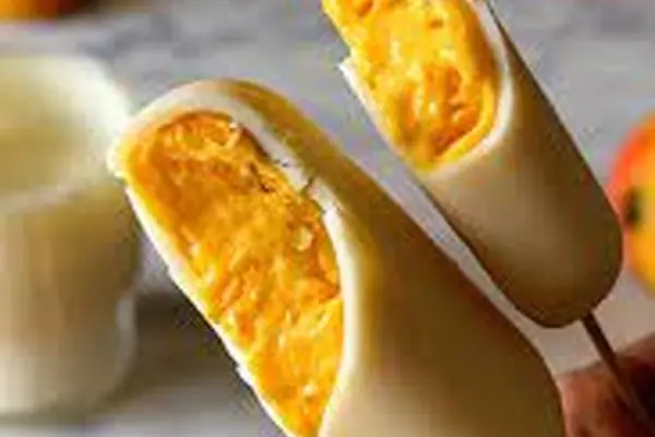 طرز تهیه بستنی مگنوم انبه نارگیلی با روکش شکلات سفید | بستنی منگوم انبه بستنی  متفاوت و لاکچری در روزهای گرم تابستان+ ویدیو 
