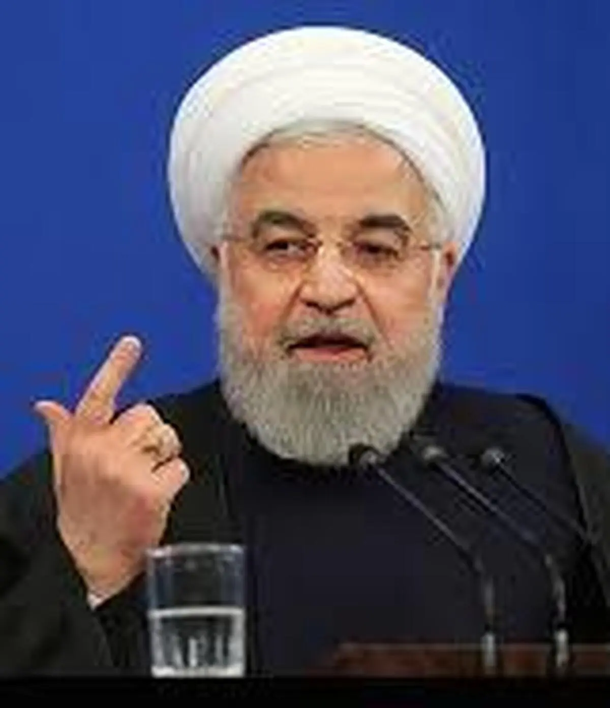 
روحانی:سعی کرده ایم ظرفیت‌های صادرات غیرنفتی با وجود تحمیل سخت‌ترین تحریم‌ها به کشور،  ارتقا یابد