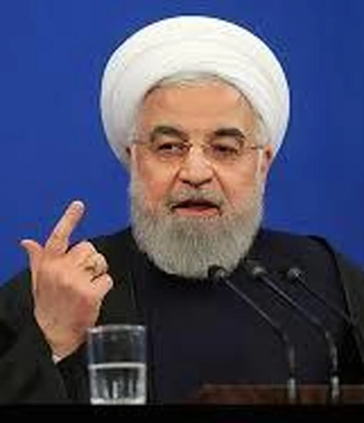 
روحانی:سعی کرده ایم ظرفیت‌های صادرات غیرنفتی با وجود تحمیل سخت‌ترین تحریم‌ها به کشور،  ارتقا یابد