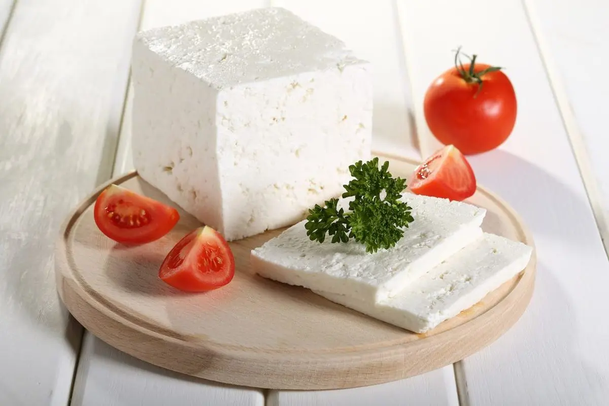 پنیر را با گوجه و خیار نخورید!  | بلایی که این ترکیب سمی سرتان می آورد!