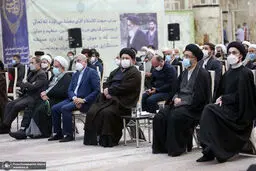تصویری از سیدحسن خمینی در کنار برادر و پسرش