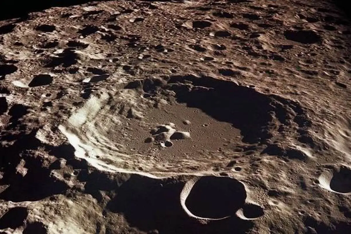 کشف یک شیء مرموزِ مکعب‌شکل در نیمه‌ پنهان ماه