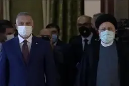 استقبال رئیسی از الکاظمی در سالن اجلاس سران