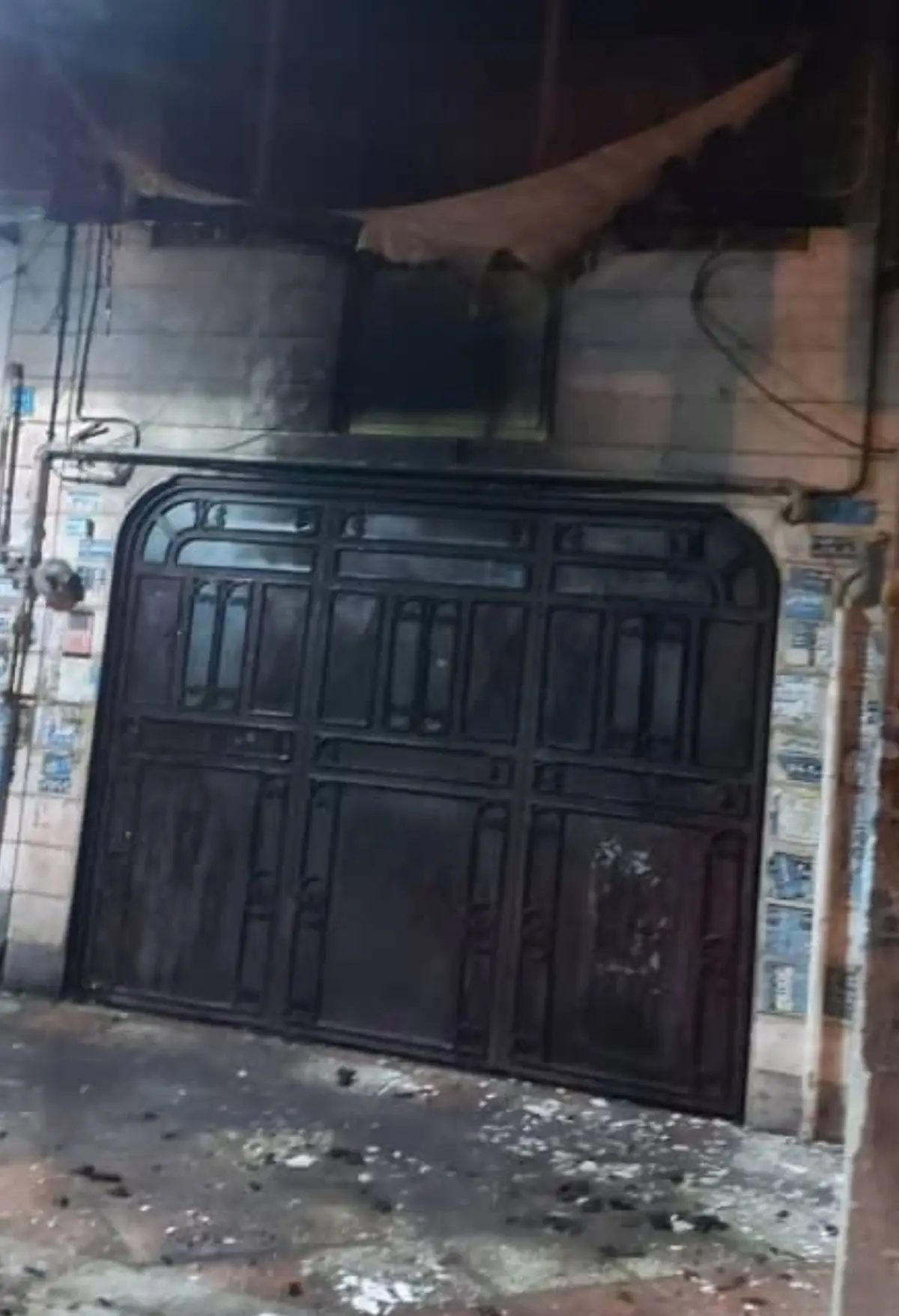 
 تابلوی دفتر نماینده مجلس را آتش زدند

