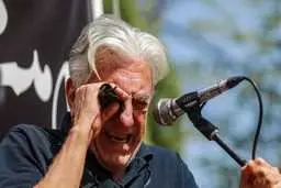 نسبت فامیلی شوکه کننده رضا کیانیان با سهراب سپهری