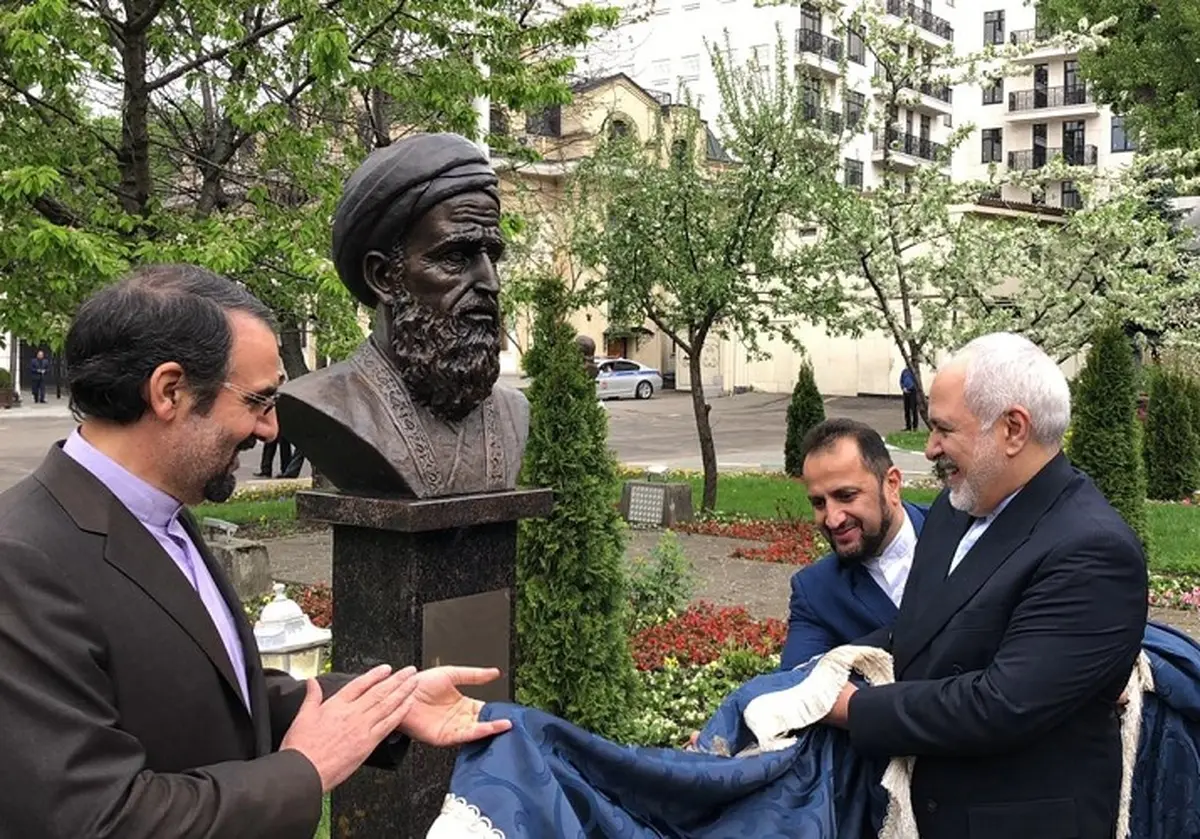 ظریف از تندیس چهار شاعر ایرانی در مسکو رونمایی کرد