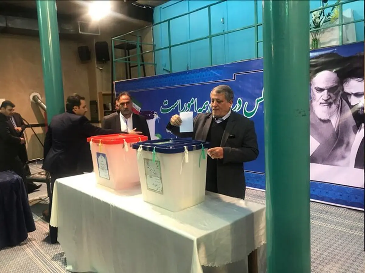 
محسن هاشمی: مردم مشکلاتی دارند ولی ربطی به حضور در انتخابات ندارد
