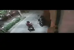 سرقت موتور در کمتر از ۱۰ ثانیه +فیلم