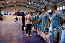 حضور رئیس‌جمهور در زمین فوتبال | دیدار نمادین کارگران و پیشکسوتان با پا به توپ شدن پزشکیان +تصاویر