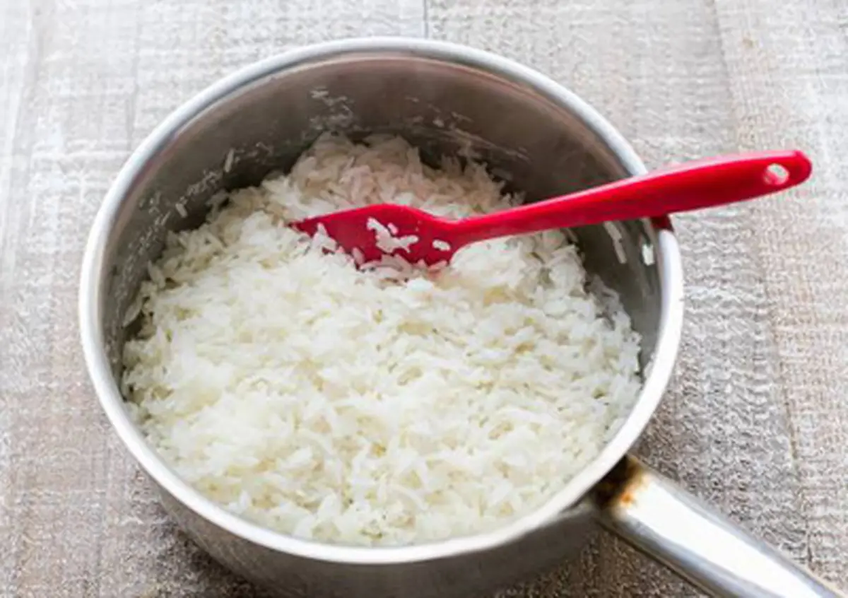 چرا نباید برنج پخته شب‌مانده را دوباره مصرف کنیم؟