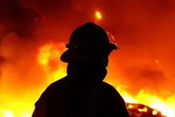 آتش سوزی گسترده در انبار پارچه بازار مولوی