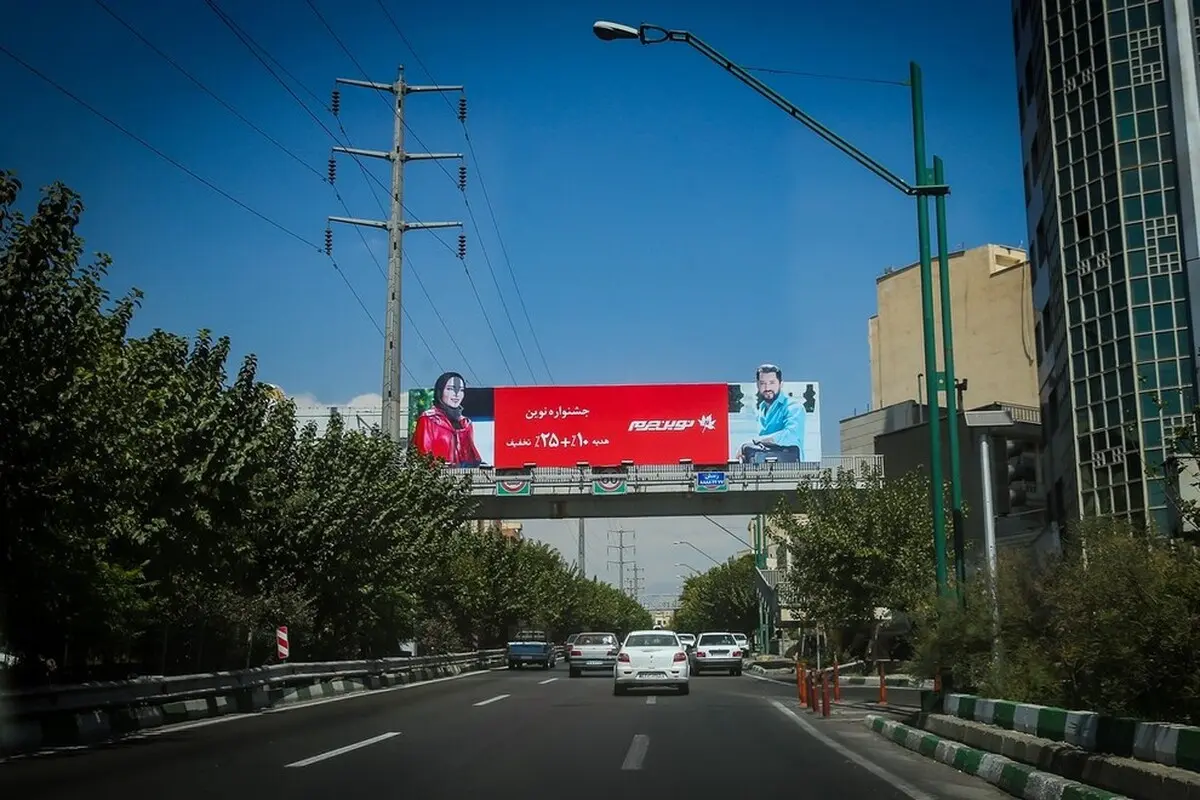 سلبریتی‌ها بر در و دیوار شهر