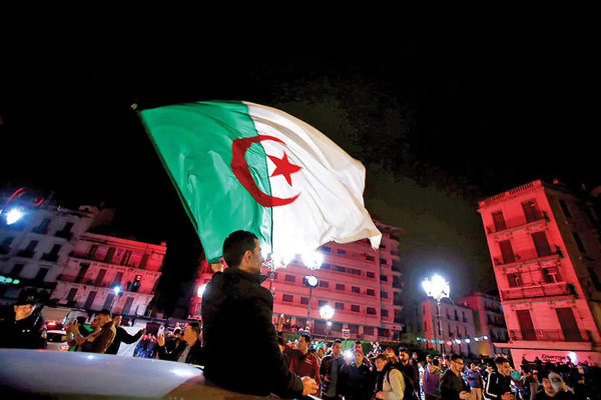 عقب‌نشینی بوتفلیقه شادی مردم الجزایر