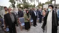 اذان گفتن یک خواننده پاپ در افطاری رئیس‌جمهور+ویدئو 