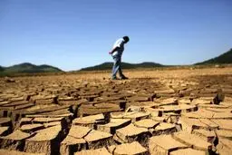 هشدار وزیر نیرو: ۱۰ استان با ۳۵ میلیون نفر در تنش آبی | شش سال خشکسالی پشت سر گذاشتیم