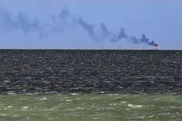 دود ناشی از آتش‌سوزی بخش عراقی تالاب هورالعظیم شهر رفیع را آلوده کرد