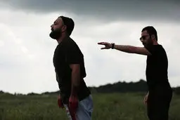 سلفی نوید محمدزاده و هومن سیدی پشت‌صحنه سریالی جدید