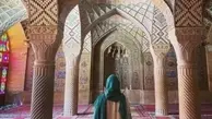 یک ممنوعیت جدید: عکاسی خانم ها بدون چادر در مسجد نصیرالملک شیراز ممنوع! | مامورانی برای تذکر در مسجد گذاشته شد