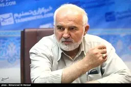 احمد توکلی  |  مردم آبگوشت که هیچ، حتی نمی‌توانند اشکنه بخورند.