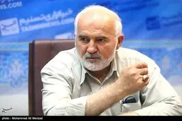 احمد توکلی  |  مردم آبگوشت که هیچ، حتی نمی‌توانند اشکنه بخورند.