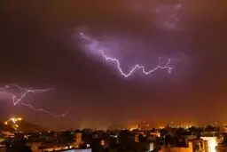 رعد و برق جان ۱۱ نفر را در حال سلفی گرفتن در یک برج توریستی در هند گرفت