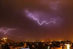 رعد و برق جان ۱۱ نفر را در حال سلفی گرفتن در یک برج توریستی در هند گرفت