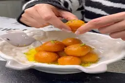 برای افطار دسر هندی گلاب ژامون درست کن! | طرز تهیه دسر هندی گلاب ژامون +ویدیو