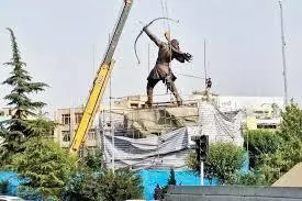 مخالفت عجیب با نماد ملی | سیکس‌پک مجسمه آرش کمانگیر "تحریک‌کننده" خوانده شد +ویدئو