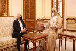 
ظریف : درباره مناسبات دوجانبه و تحولات منطقه‌ای با مقام‌های عمانی  گفت‌وگوهای پرباری داشتم
