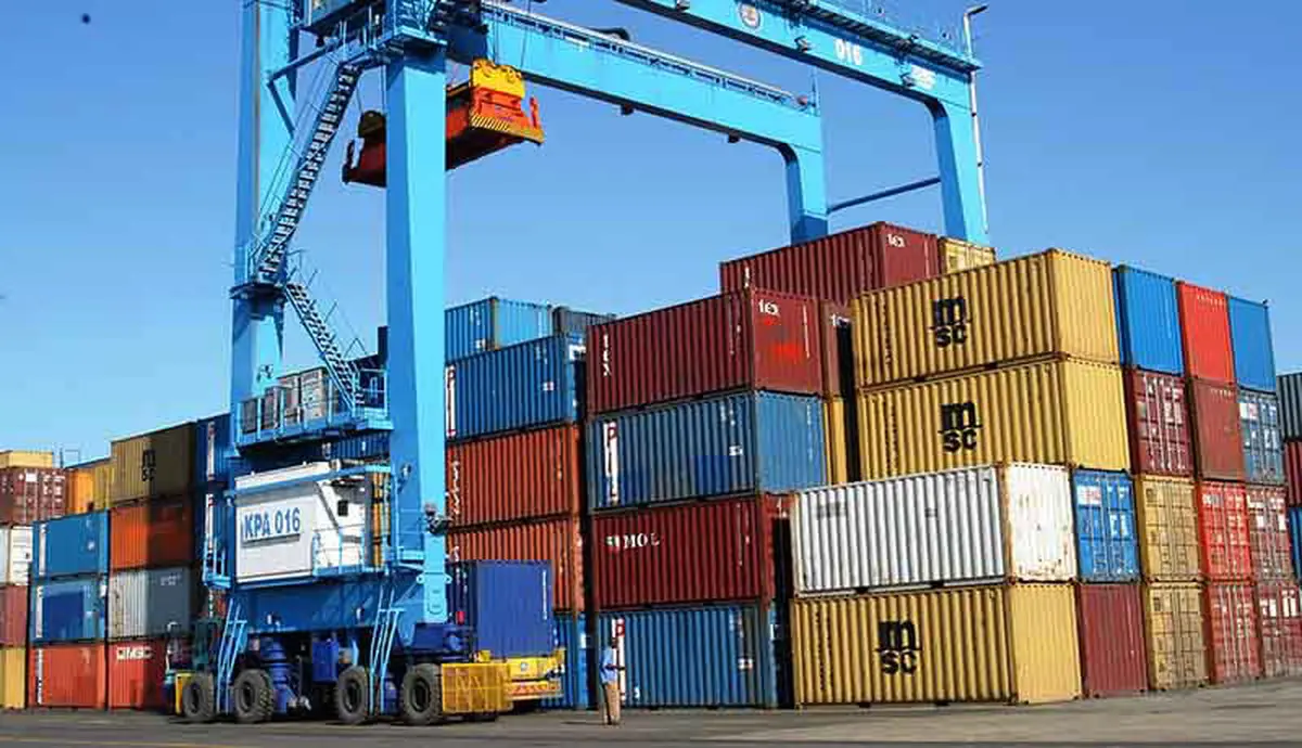  دریافت حقوق ورودی فعلا با ارز ۴۲۰۰ تومان؛ نرخ جدید اعمال نشد
